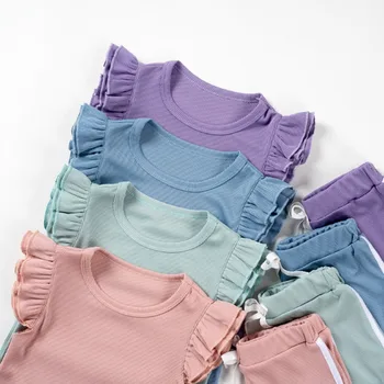 2023 Летние костюмы для маленьких милых девочек с летящими рукавами для детей, короткая Удобная повседневная футболка в ребристую полоску + комплекты короткой одежды